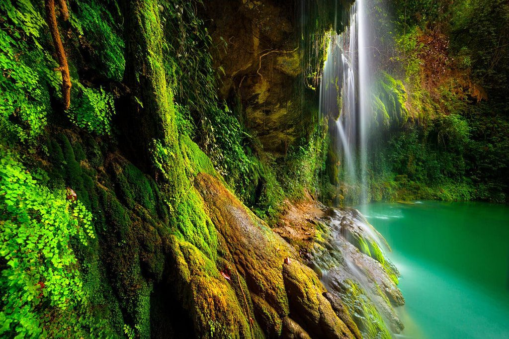 Waterfall meditation to relax your shoulders and spine.